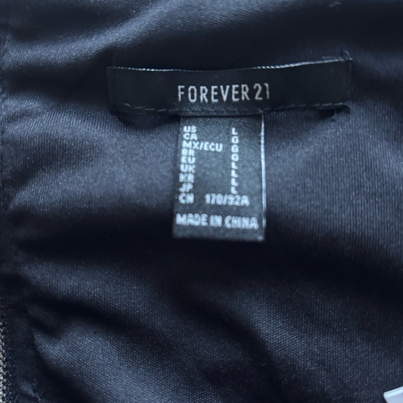 Forever 21 Black and Gold Sequin Maxi Skirt and Halter Top - Picture 5 of 10